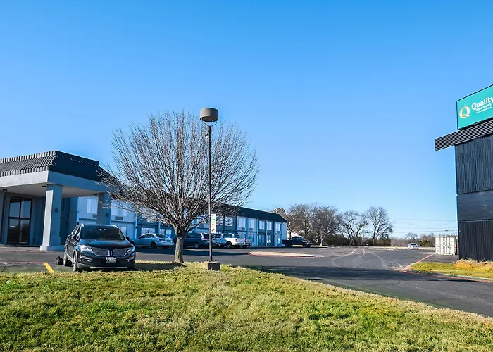 Quality Inn & Suites Sulphur Springs